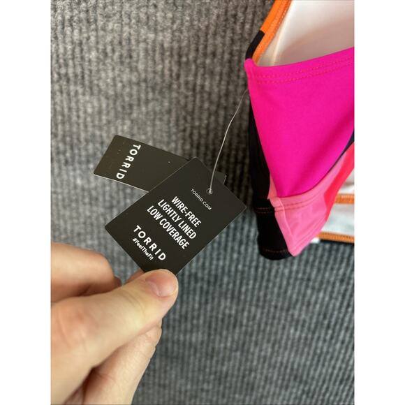 Torrid Wireless XO Triangle Bikini Top Size 1X Geometric Multi Color Padded New - Picture 4 of 6